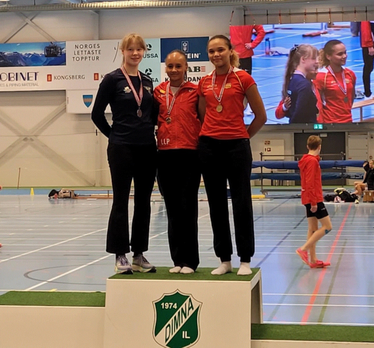 3.dag av UM innendørs - Sølv til Freia og Thor Adam på 200m